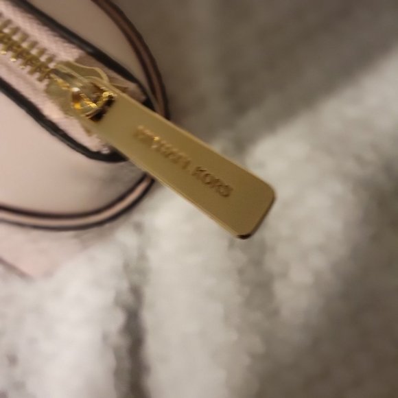 New MK Charlotte power Blush tote - Picture 8 of 12